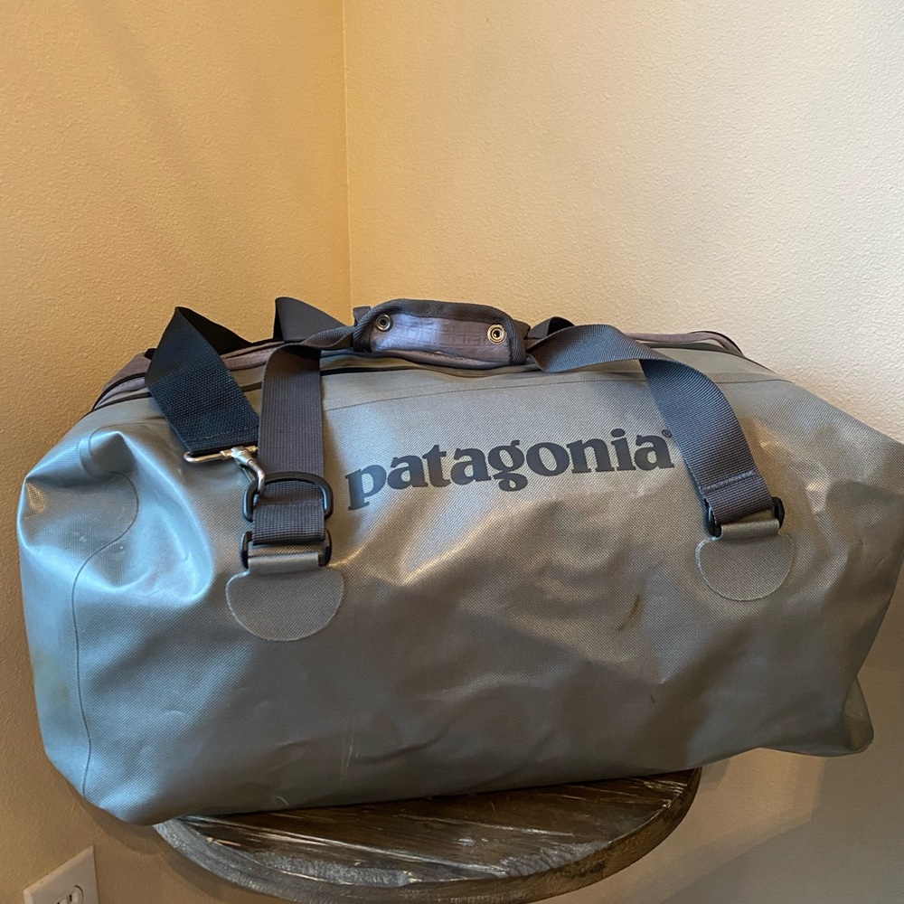 Patagonia VTG Mesh Duffle Gym Bag Wet / Dry Sides Gray Black Luggage